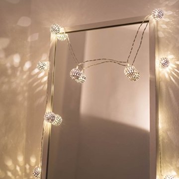 CozyHome marokkanische LED Lichterkette – 7 Meter | Mit Netzstecker NICHT batterie-betrieben | 20 LEDs warm-weiß | Kugeln Orientalisch | Deko Silber – kein lästiges austauschen der Batterien - 6