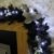 WeRChristmas Weihnachtsdekoration 9 ft beleuchteter Weihnachtsgirlande beleuchtet mit 40 cool weiß LED-Lichtern, schwarz/Silber - 2