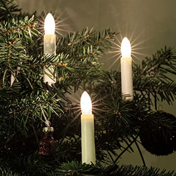 Hellum LED Christbaumbeleuchtung innen, 20x warmweiß LED Kerzen elfenbein mit Wachstropfen Schaft, Weihnachtsbaum Lichterkette mit grünem Kabel, Fassungsabstand 30 cm 560282 - 