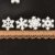 LEZED Holz Schneeflocken Anhänger für Weihnachten 100 STK Holz Schneeflocke Fensterdeko Mini Streuteile Schneeflocken Ausgehöhlten Schneeflocken Verzierungen für Winterliche Weihnachts Tischdeko 35mm - 3