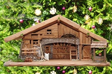 Große Weihnachtskrippe, mit Brunnen + Dekor, ca. 60 cm Massivholz historisch braun komplett mit Brunnenset - mit 12 x PREMIUM-Krippenfiguren + goldener Engel - 9