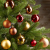 Brubaker 50-teiliges Set Weihnachtskugeln mit Baumspitze - Christbaumschmuck aus Kunststoff in Rot Gold Braun - 4