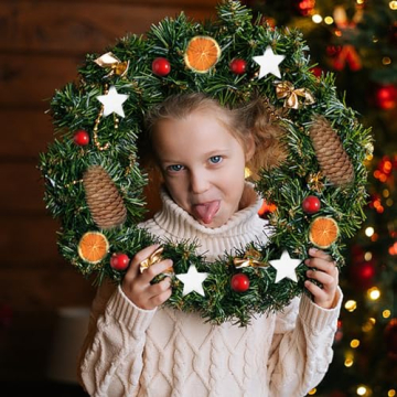 107 Stück Weihnachtskranz Deko, Potpourri Weihnachten, Adventskranz Bastelset mit Tannenzapfen, Beeren, Zimtstangen, Getrocknete Orangenscheiben, Sternanis, Juteschnur, Moos, und Pentagramm - 7